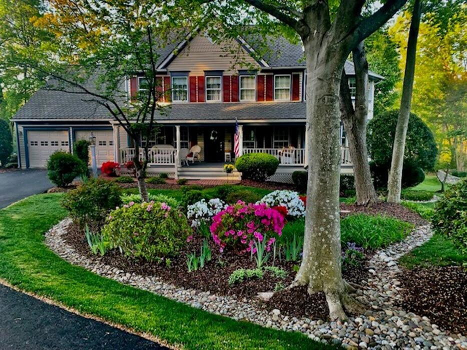 Images Custom Care Lawn & Property Services Inc