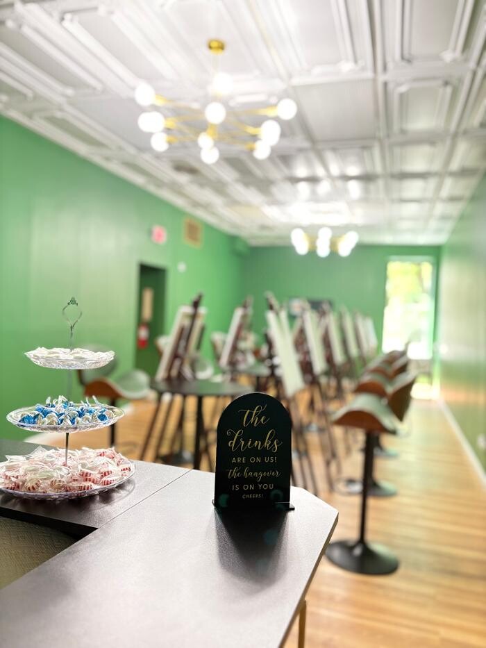 Images Canvas Lounge - Paint & Sip