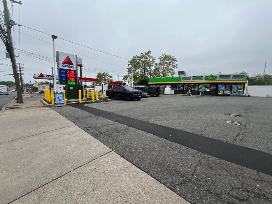 Images bp pulse Charging Station