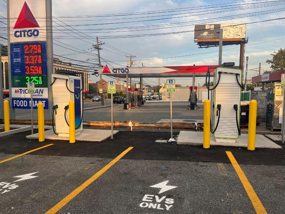 Images bp pulse Charging Station