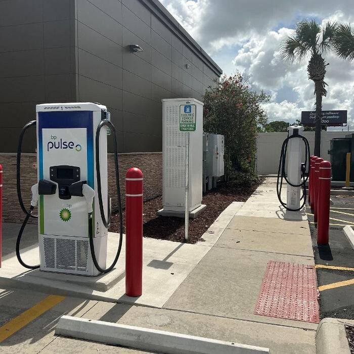 Images bp pulse Charging Station