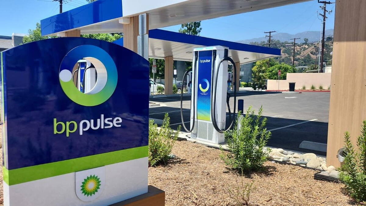 Images bp pulse Charging Station