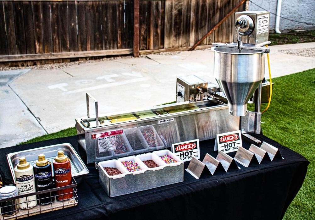 Images Mike's Mini Donuts