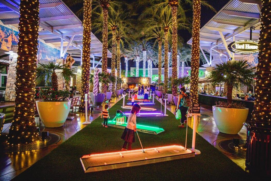 Images Mini Golf on the Go-Arizona's Mini Golf that Comes to You