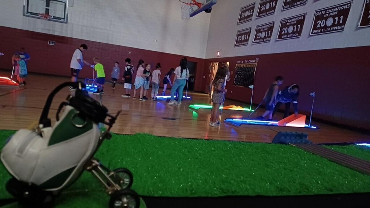 Images Mini Golf on the Go-Arizona's Mini Golf that Comes to You