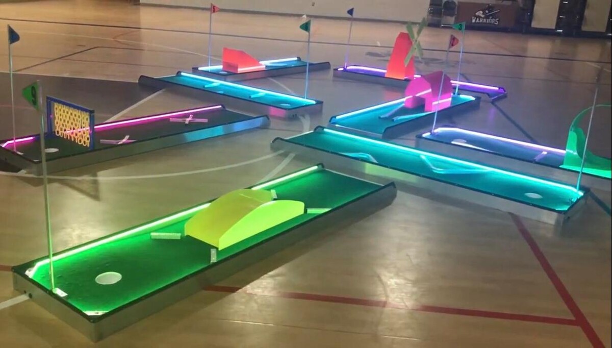 Images Mini Golf on the Go-Arizona's Mini Golf that Comes to You