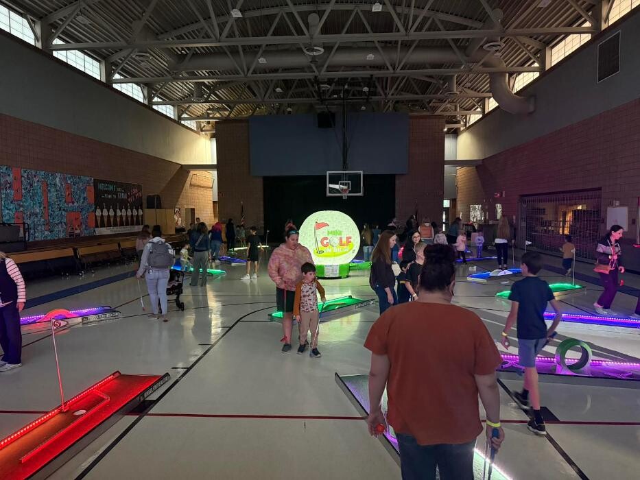 Images Mini Golf on the Go-Arizona's Mini Golf that Comes to You