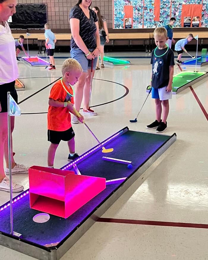 Images Mini Golf on the Go-Arizona's Mini Golf that Comes to You