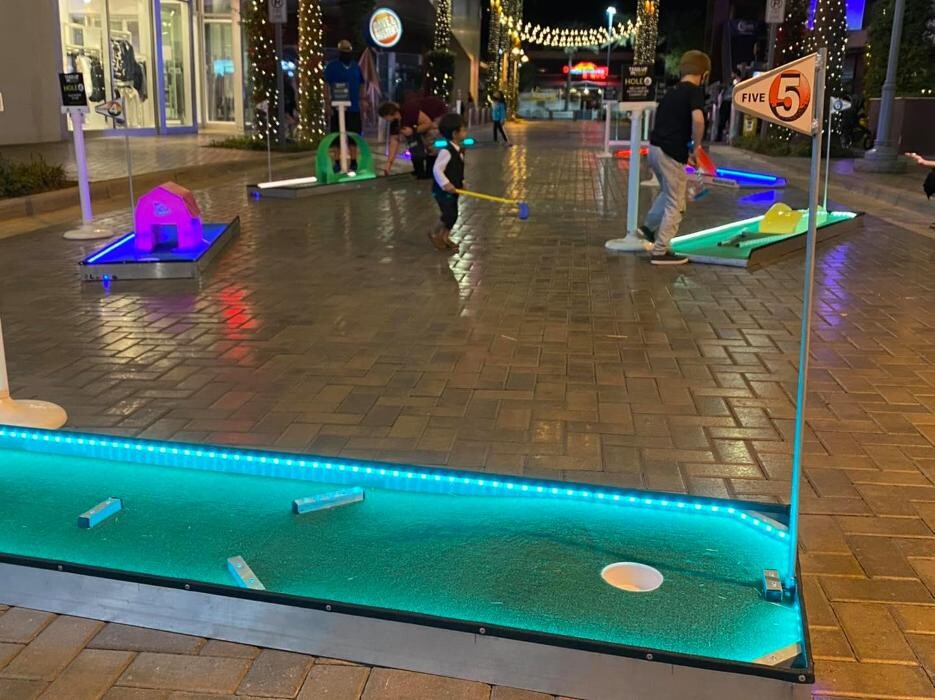 Images Mini Golf on the Go-Arizona's Mini Golf that Comes to You