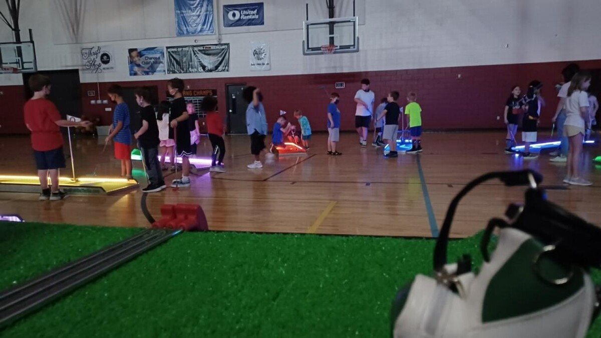 Images Mini Golf on the Go-Arizona's Mini Golf that Comes to You