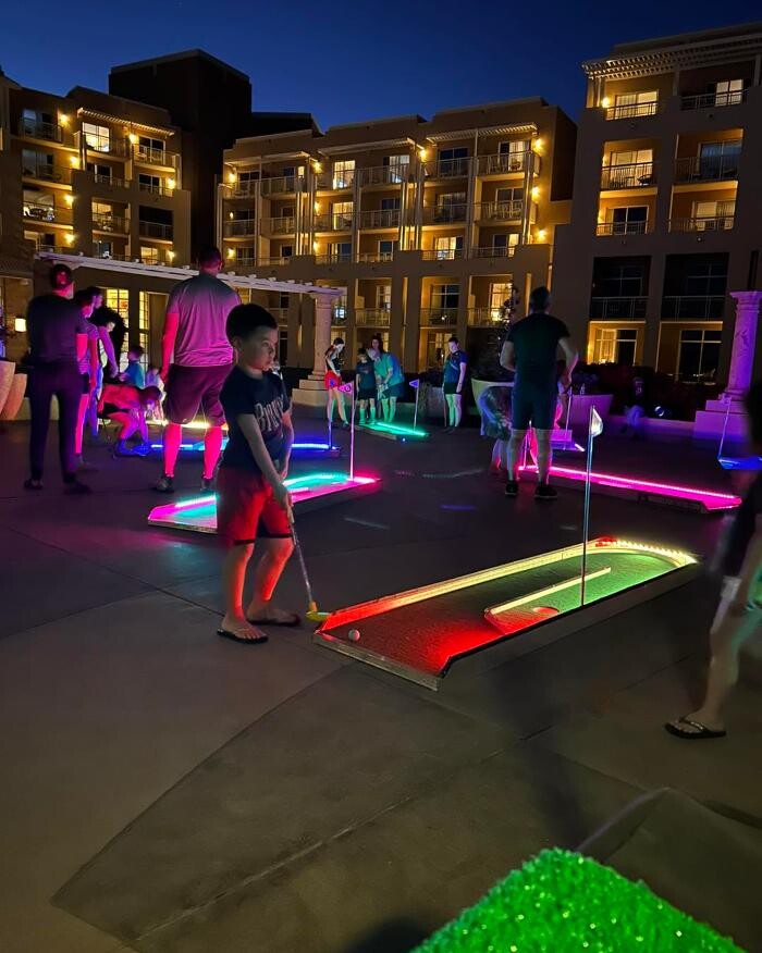 Images Mini Golf on the Go-Arizona's Mini Golf that Comes to You