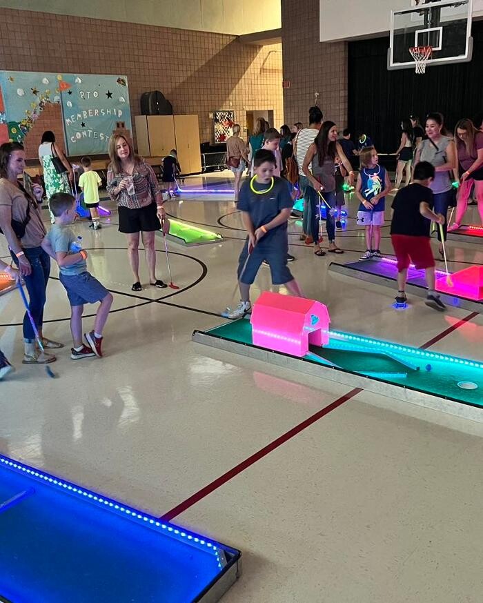 Images Mini Golf on the Go-Arizona's Mini Golf that Comes to You