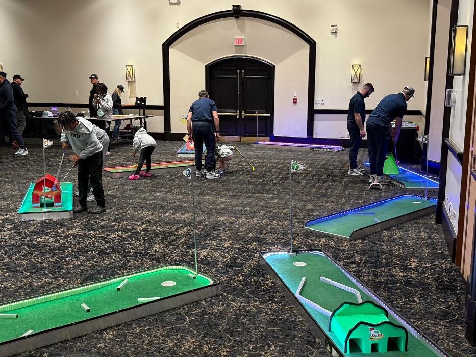 Images Mini Golf on the Go-Arizona's Mini Golf that Comes to You