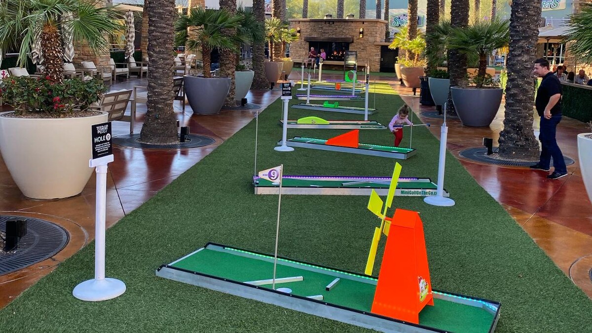 Images Mini Golf on the Go-Arizona's Mini Golf that Comes to You