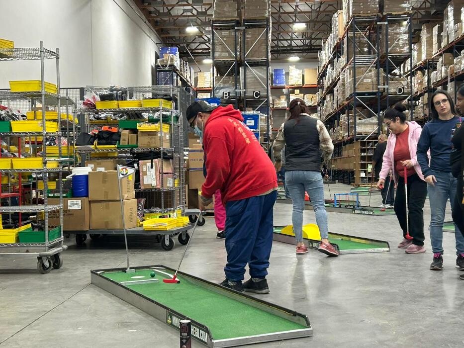 Images Mini Golf on the Go-Arizona's Mini Golf that Comes to You