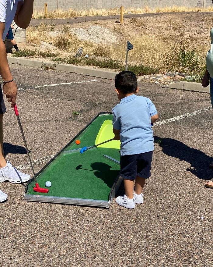 Images Mini Golf on the Go-Arizona's Mini Golf that Comes to You