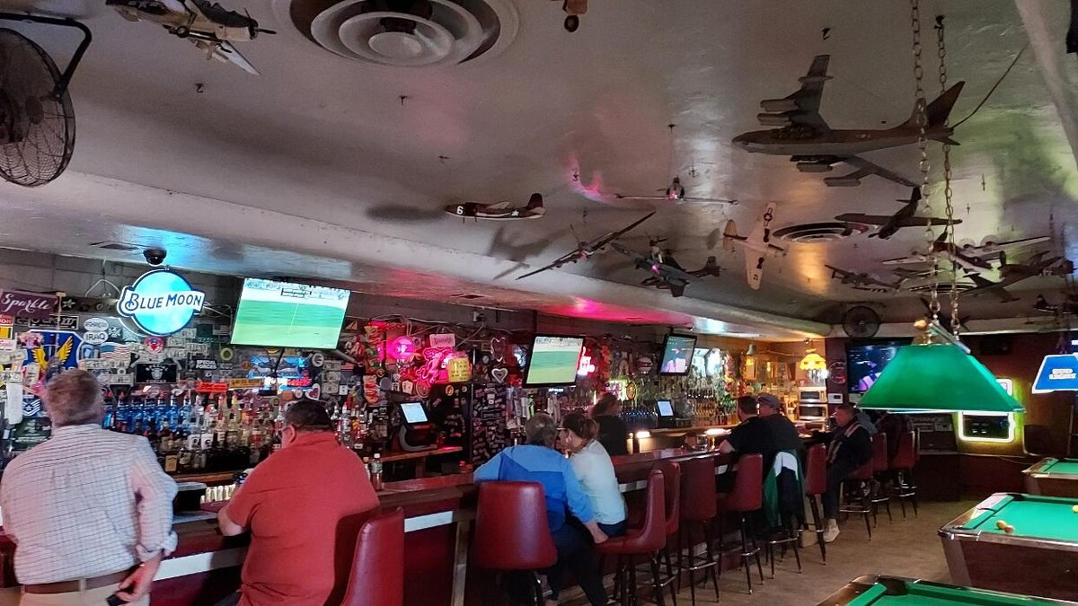Images Lucie's Sage & Sand Bar & Grill