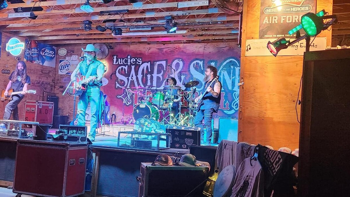 Images Lucie's Sage & Sand Bar & Grill