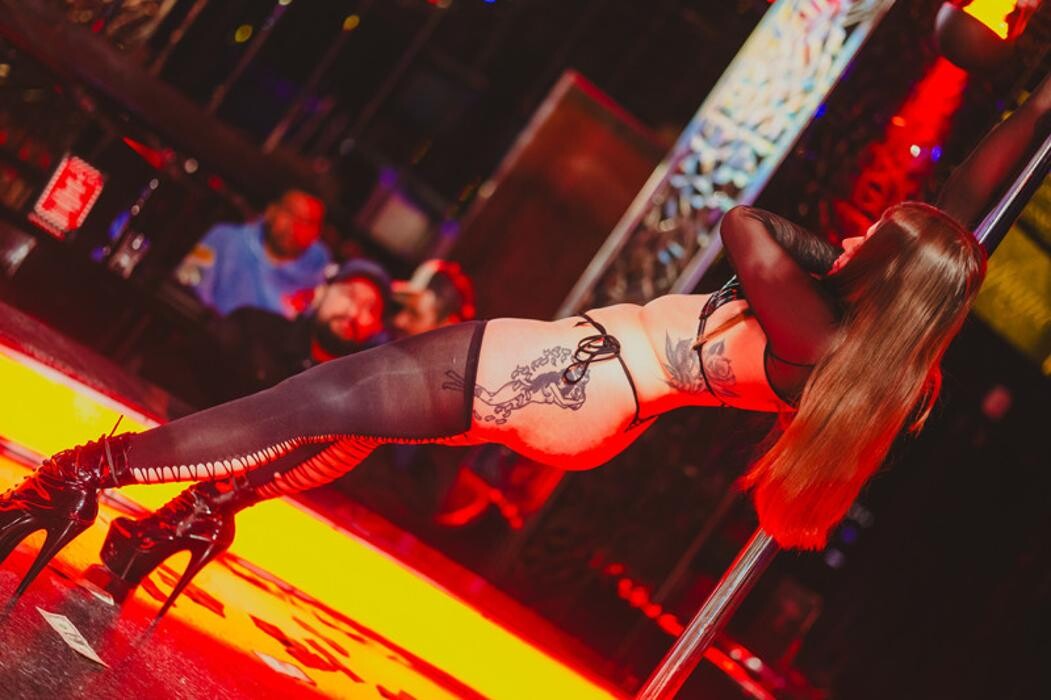 Images Larry Flynt's Hustler Club