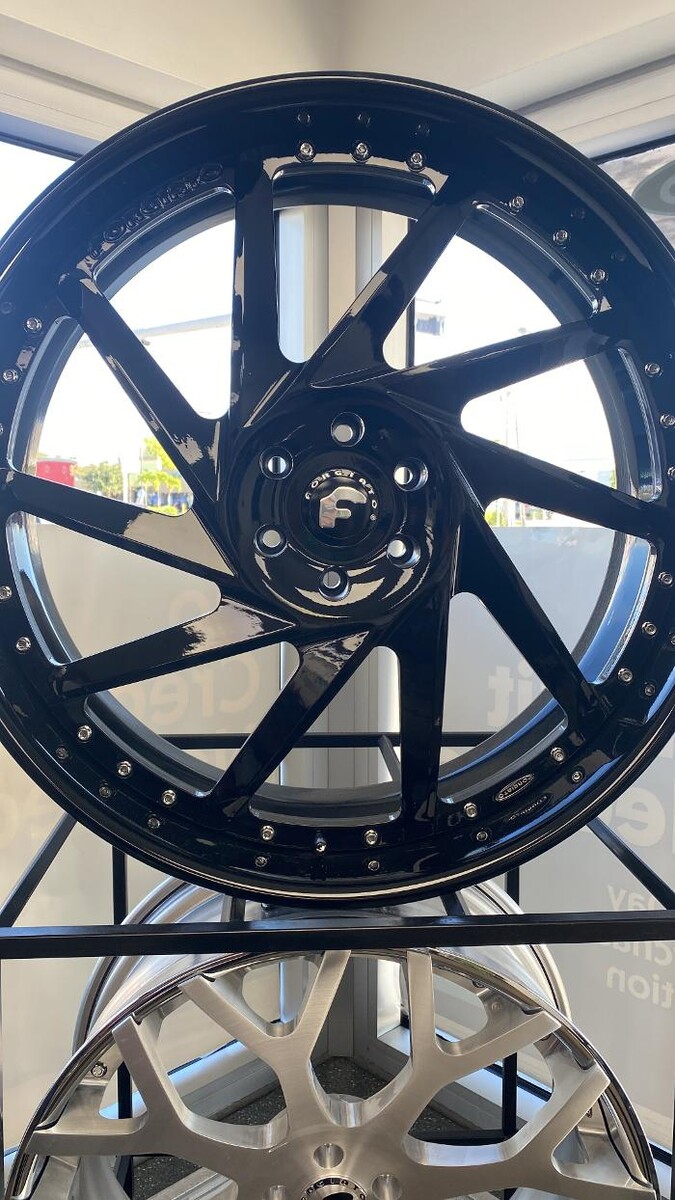 Images Howie's Tire & Wheel