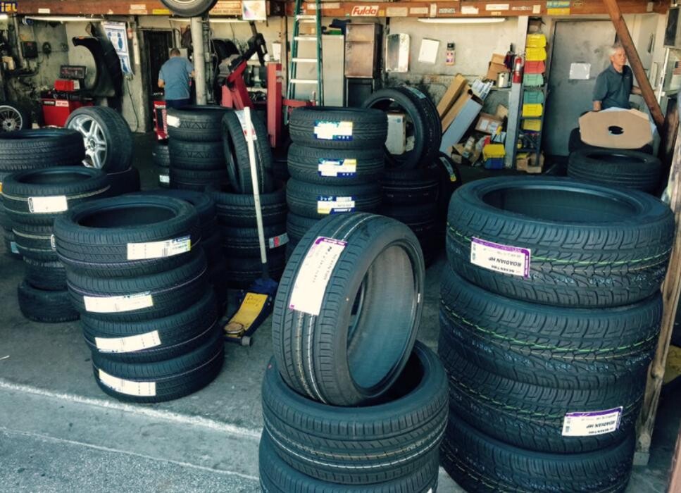 Images Howie's Tire & Wheel