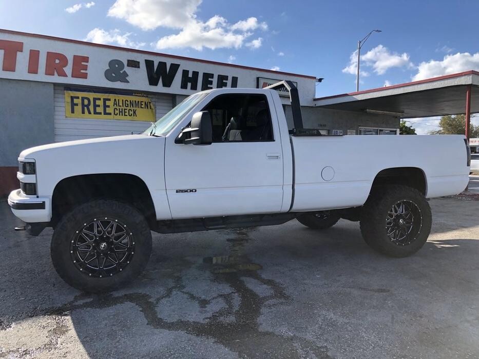 Images Howie's Tire & Wheel