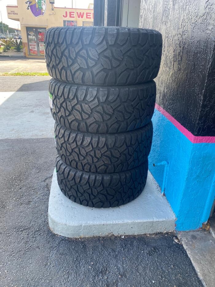 Images Howie's Tire & Wheel