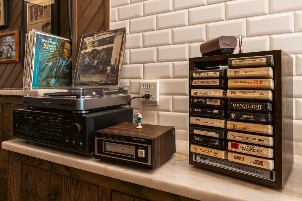 Images Sam Hill's Barbershop by Arrow