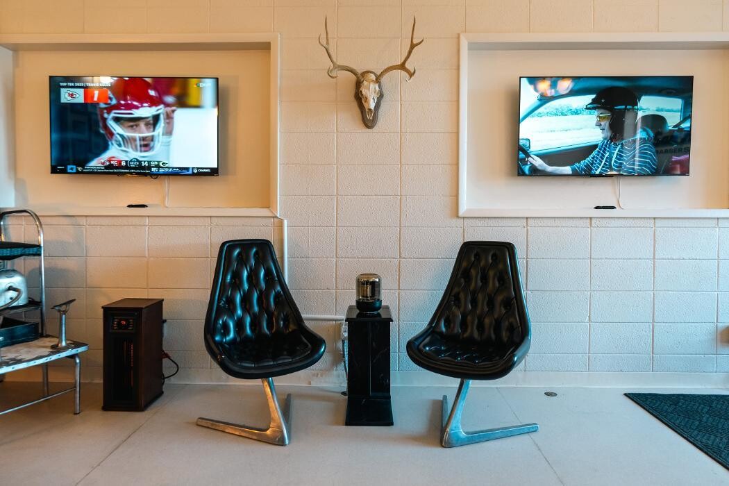 Images Sam Hill's Barbershop by Arrow