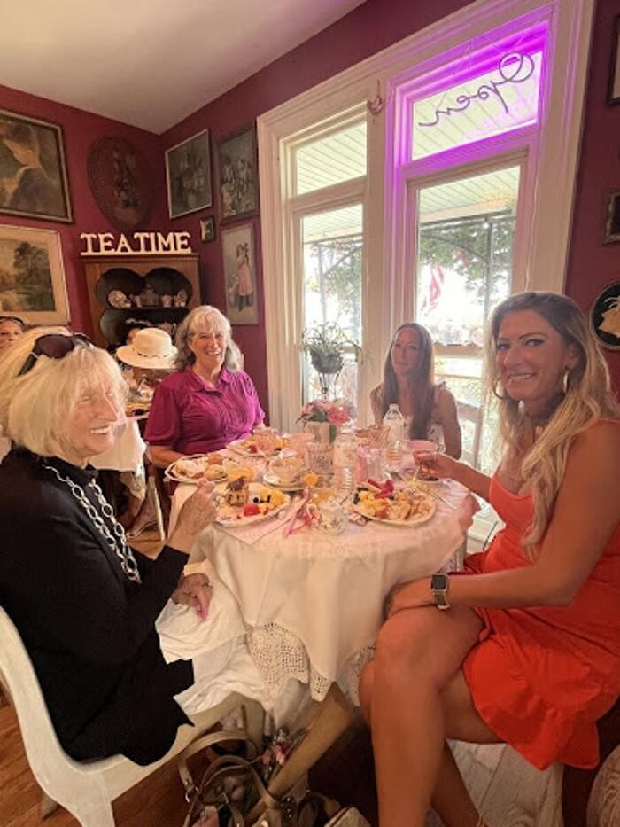 Images The Pink House Tea Room & Bnb