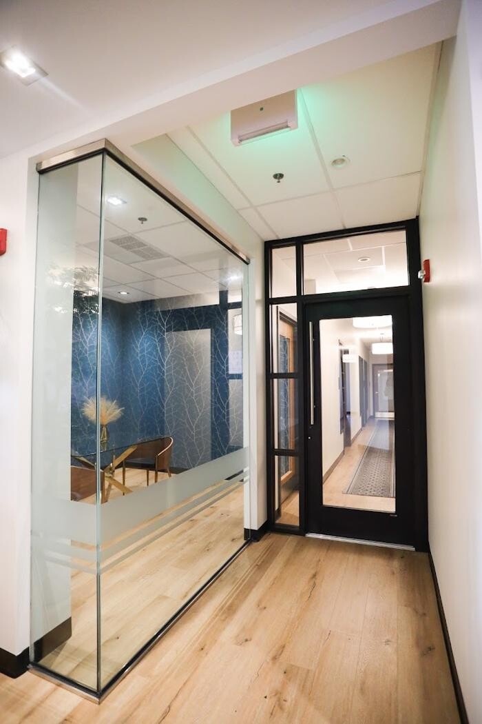 Images Blue Salon Suites