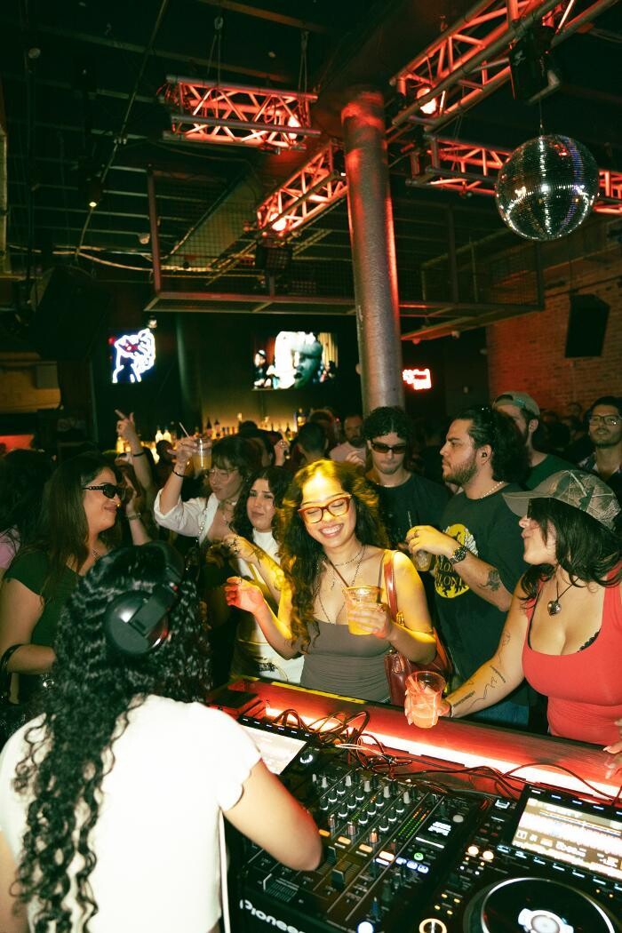 Images Willy's Neighborhood Bar
