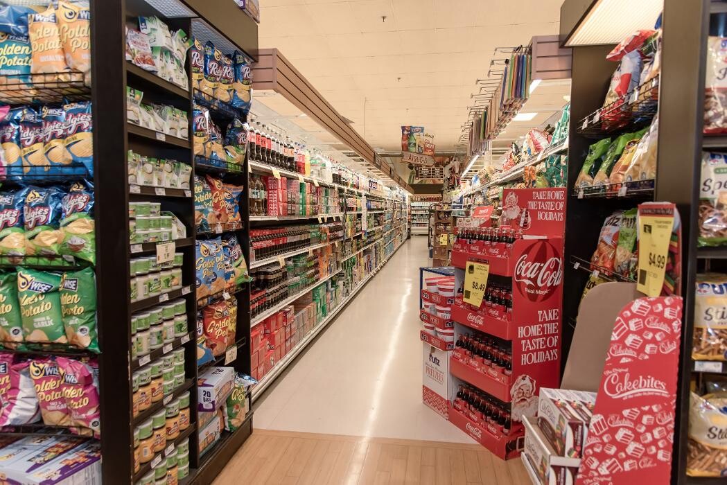 Images Holiday Farms Supermarket