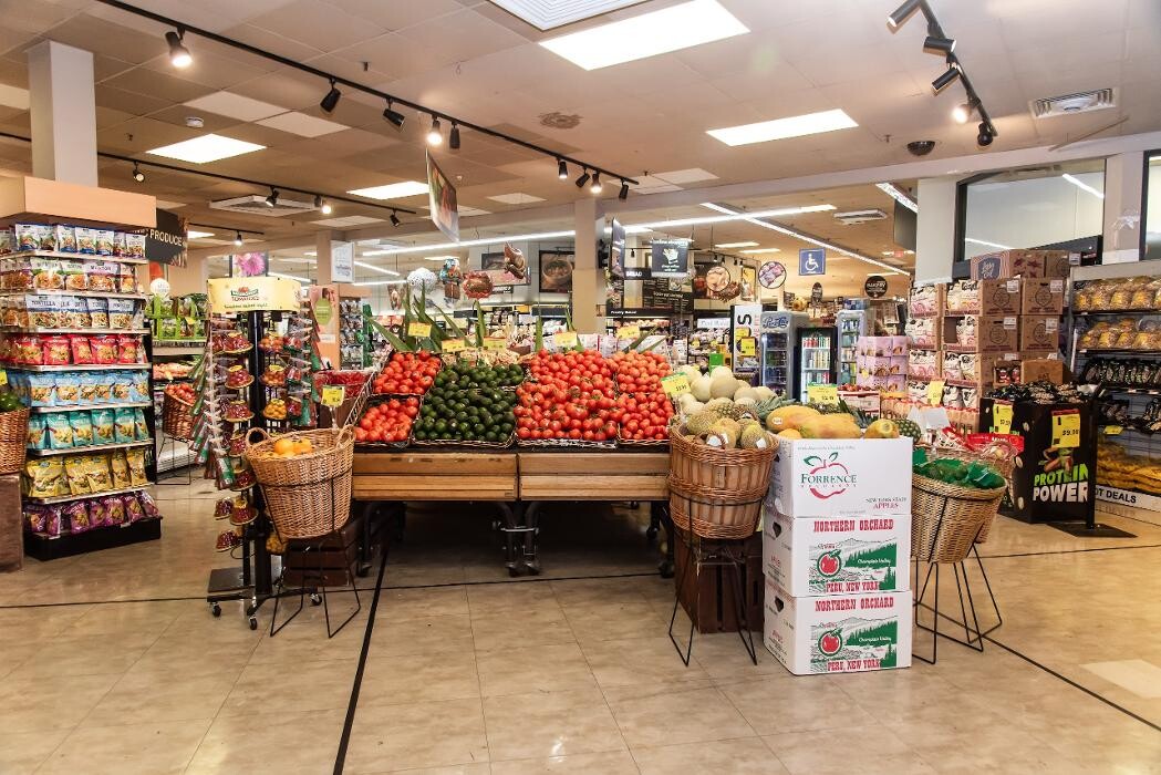 Images Holiday Farms Supermarket