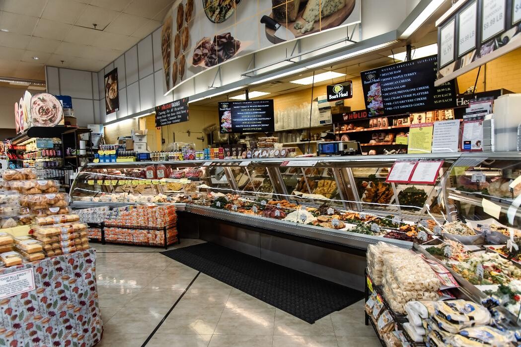 Images Holiday Farms Supermarket