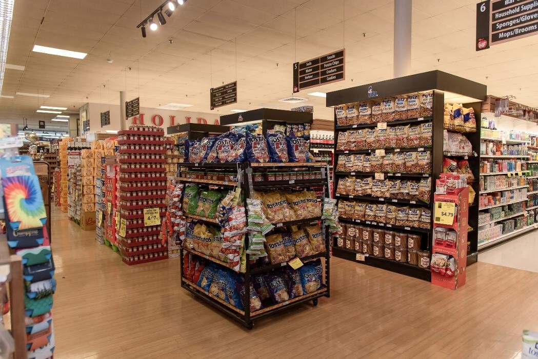 Images Holiday Farms Supermarket