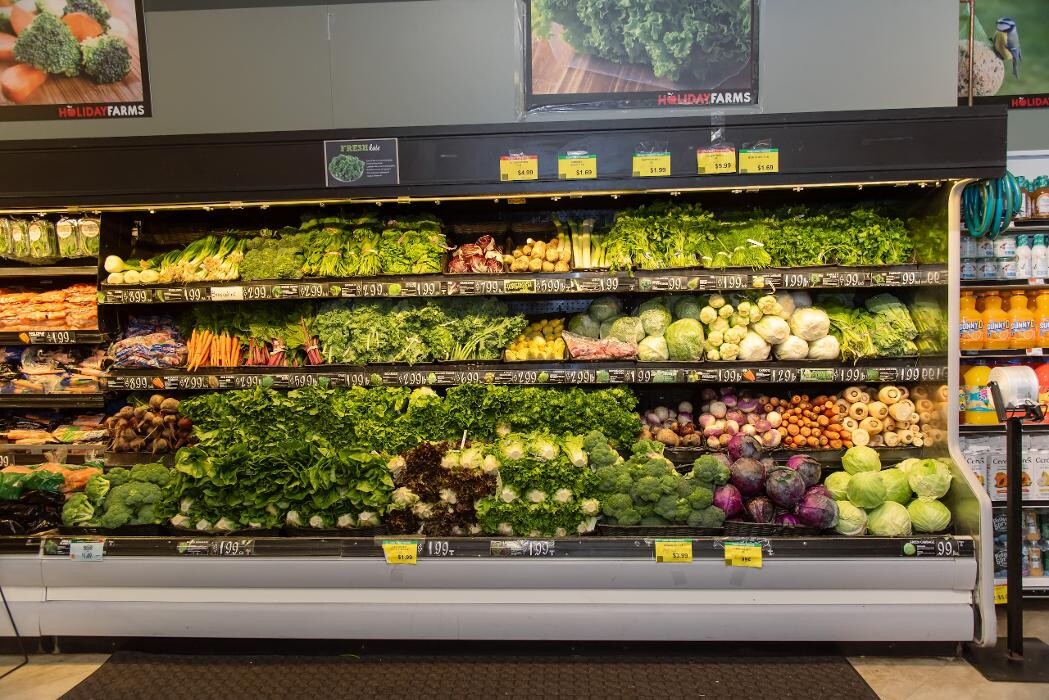 Images Holiday Farms Supermarket