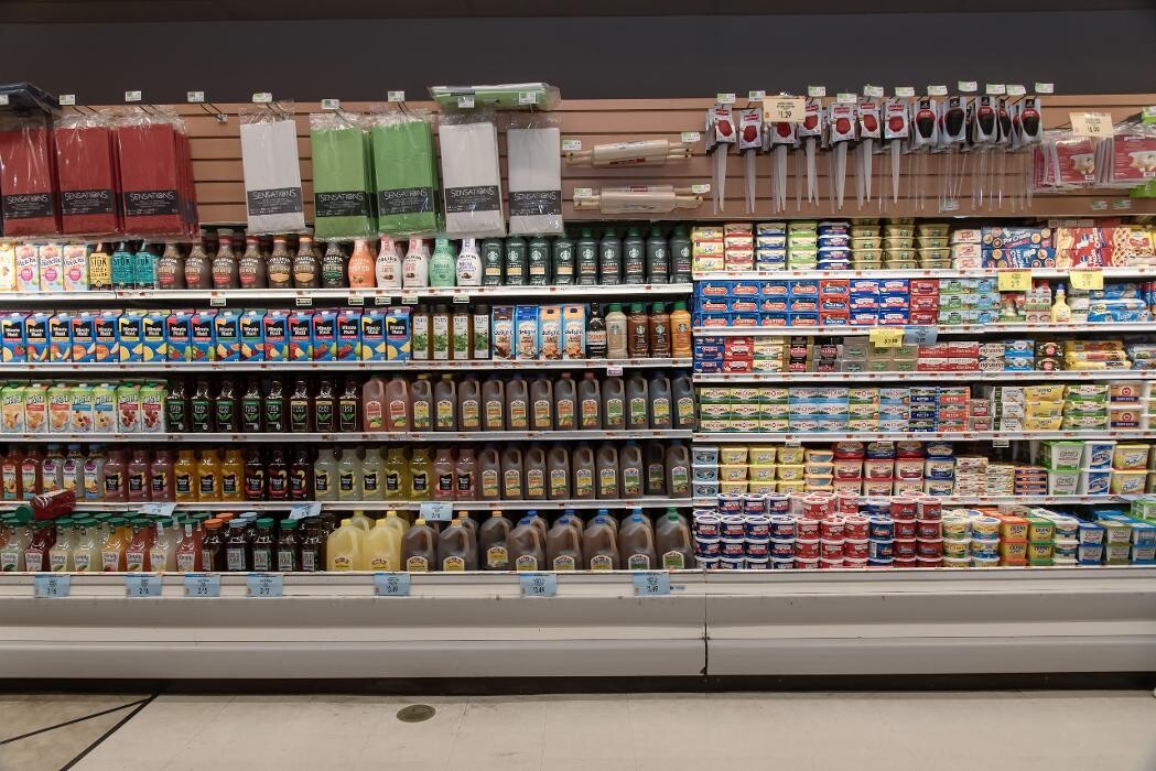 Images Holiday Farms Supermarket