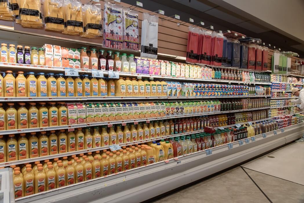 Images Holiday Farms Supermarket