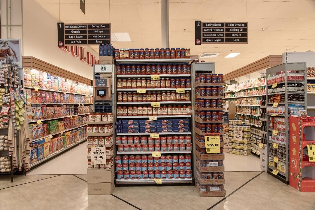 Images Holiday Farms Supermarket
