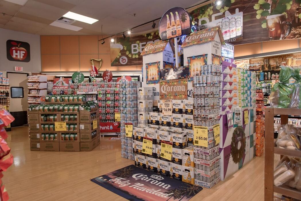 Images Holiday Farms Supermarket