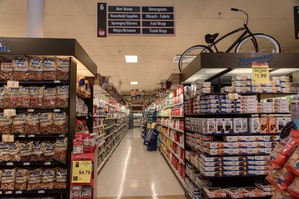 Images Holiday Farms Supermarket