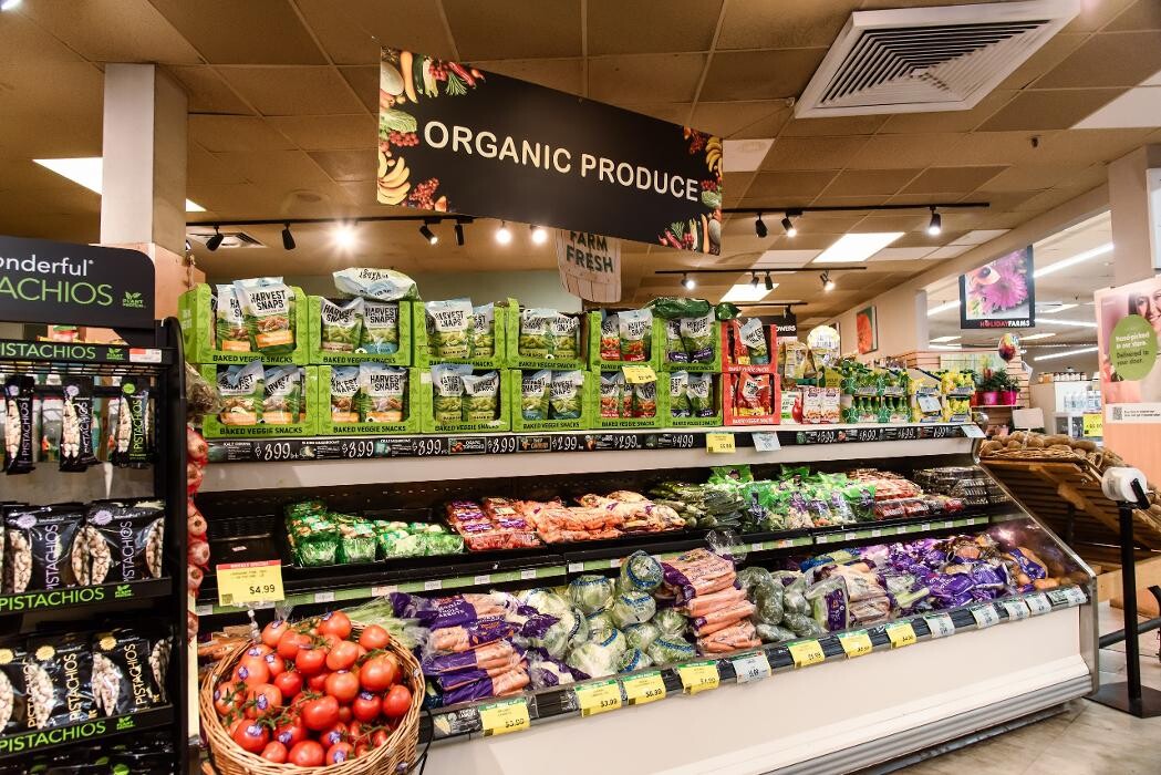 Images Holiday Farms Supermarket
