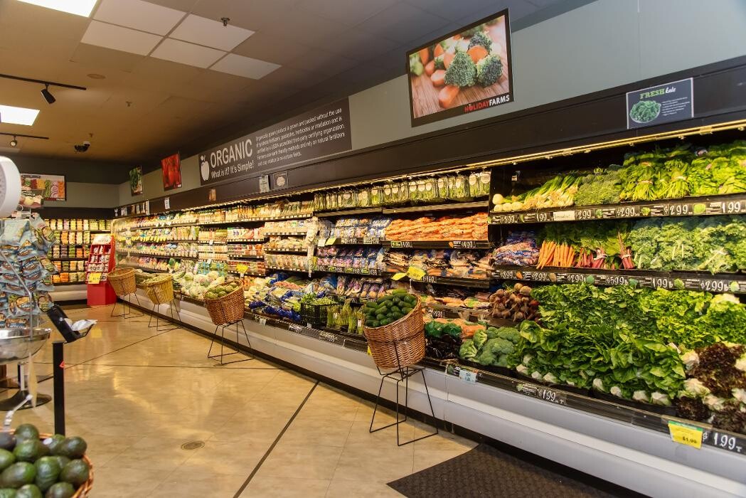 Images Holiday Farms Supermarket