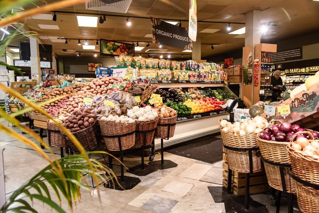 Images Holiday Farms Supermarket