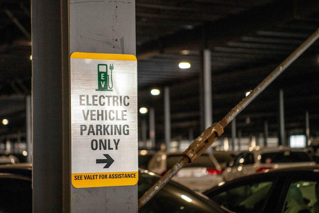 Images Fine Airport Parking - Denver