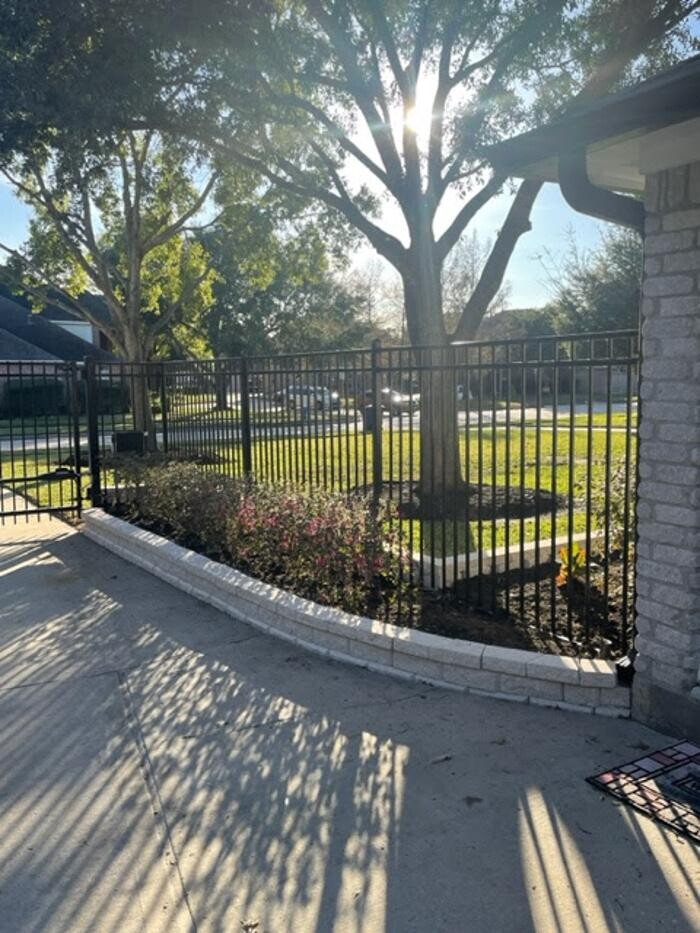 Images Bezuz Lawn & Landscaping LLC - Houston Landscaper, Hardscaping & Turf Installation