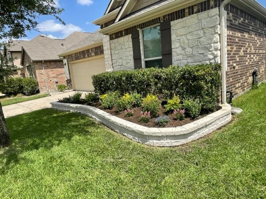 Images Bezuz Lawn & Landscaping LLC - Houston Landscaper, Hardscaping & Turf Installation