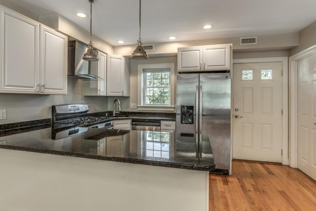 Images James Harrison - Boston Bayside Properties
