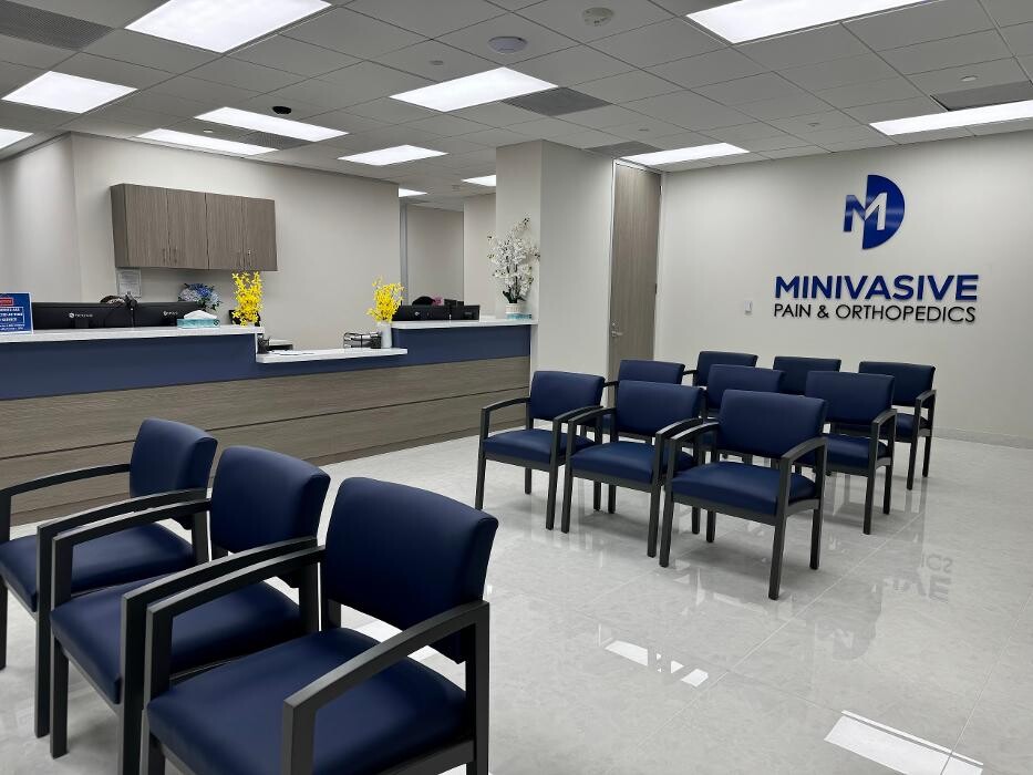 Images Minivasive Pain & Orthopedics - One Oak Park